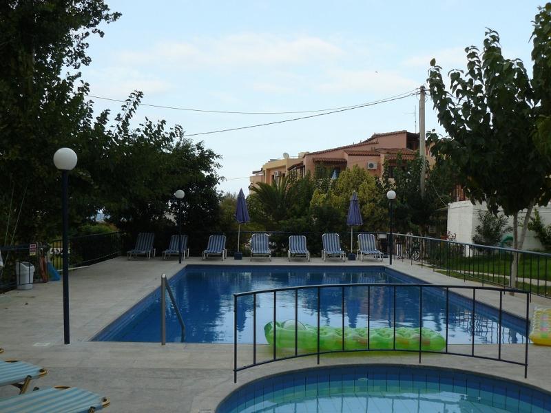 Leonidas Studios & Apartments Georgioupoli Esterno foto