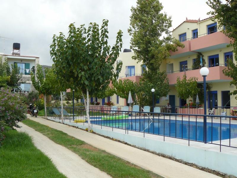 Leonidas Studios & Apartments Georgioupoli Esterno foto